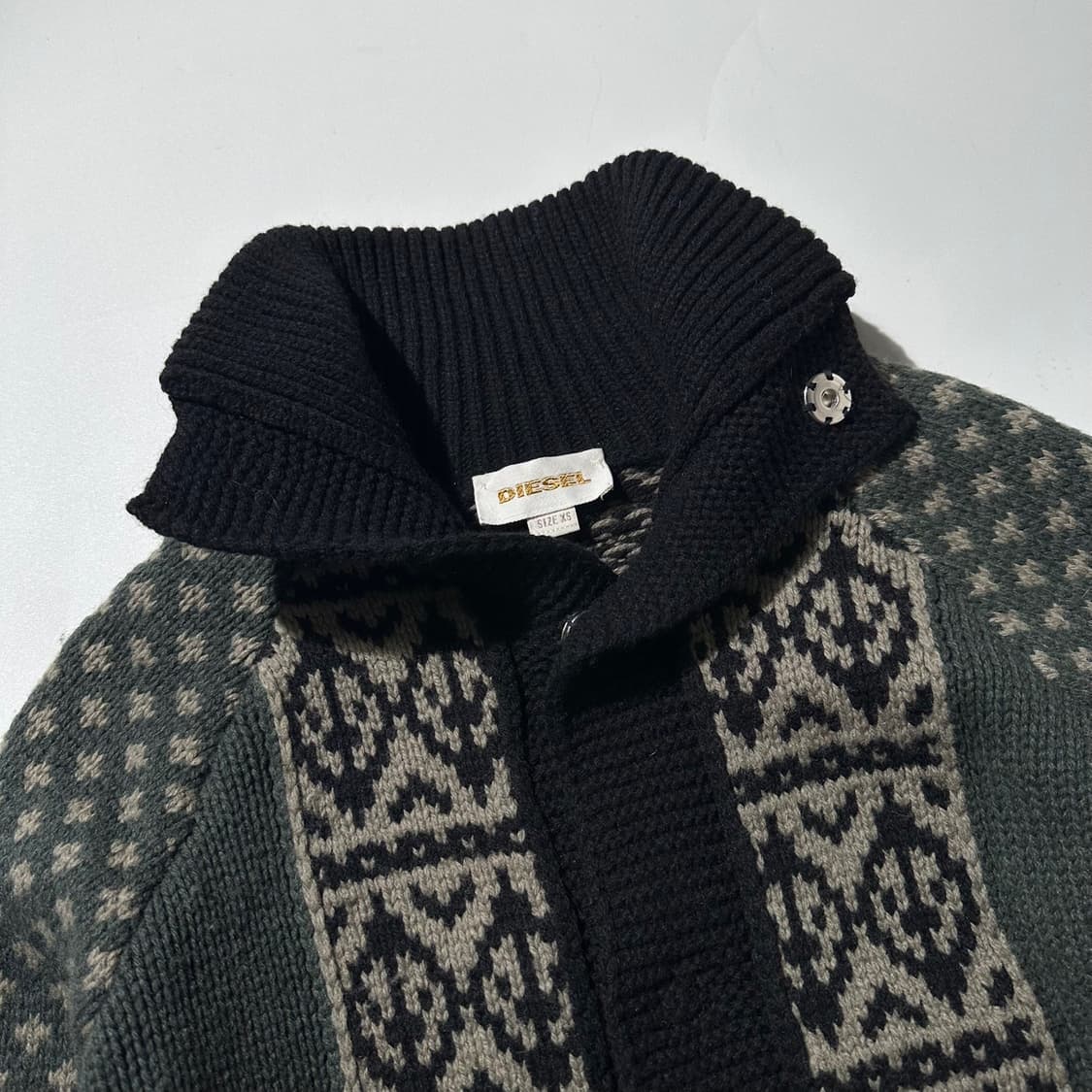 (매장판) 디젤 울 패턴 하이넥 니트 가디건 상품이미지3