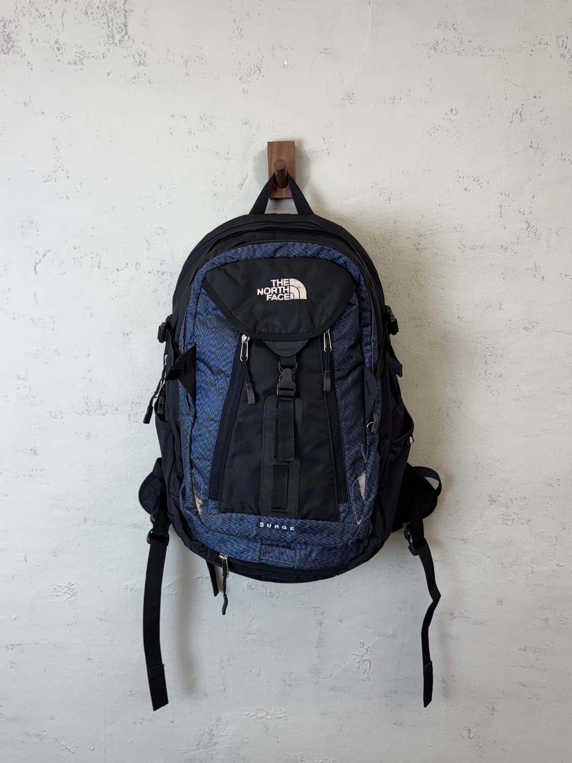 노스페이스 서지 백팩 블랙 블루 상품이미지1