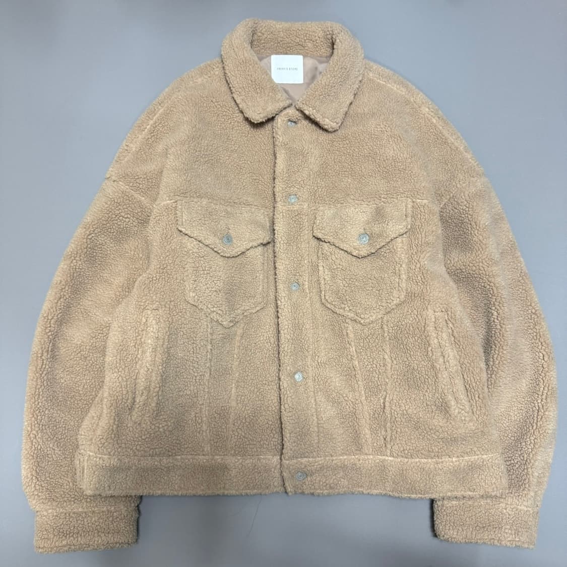 프릭스스토어 베이지컬러 칼라넥 오버 덤블 플리스 트러커 자켓 상품이미지8