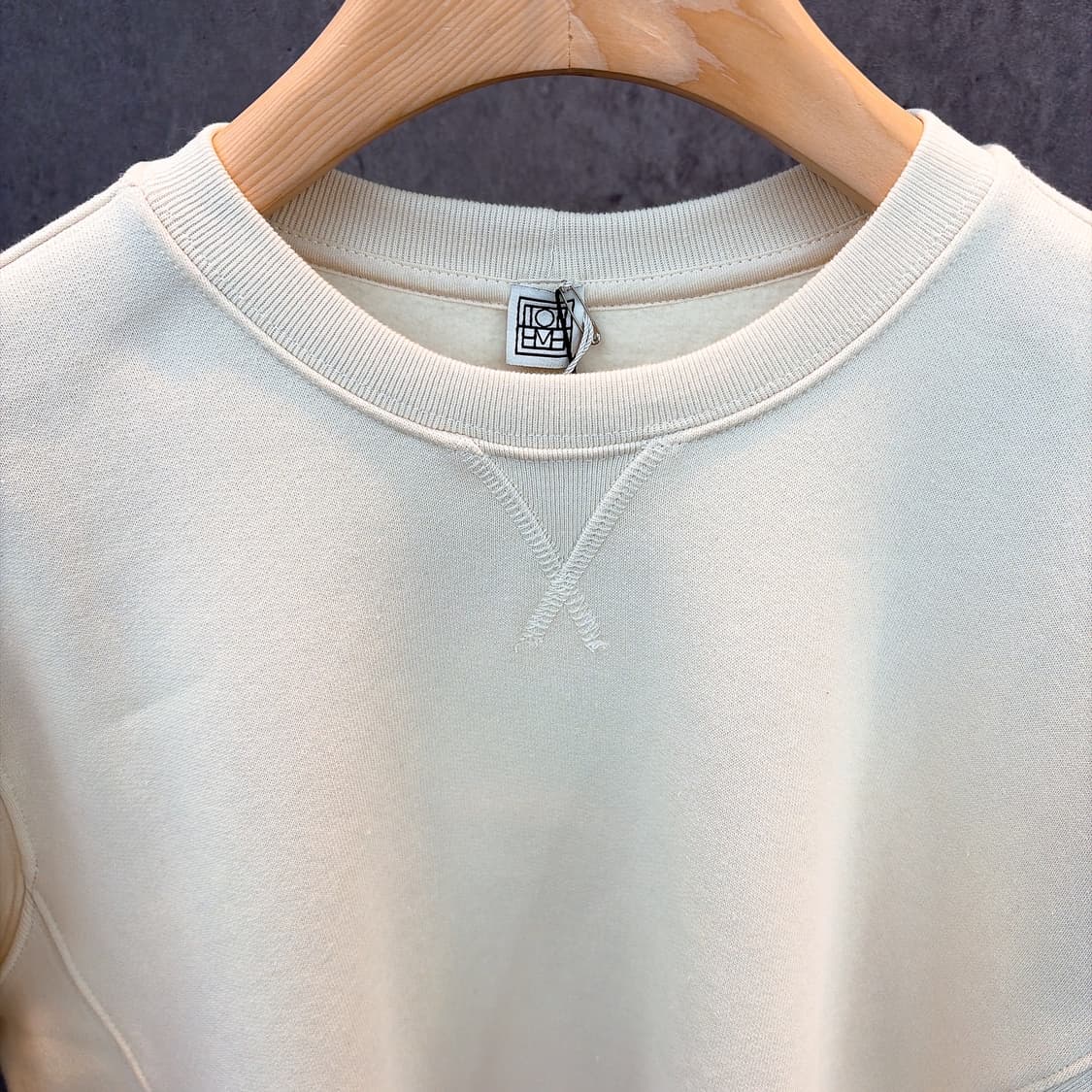 (정품/새상품) TOTEME 토템 여성 오프화이트 크루넥 약기모 맨투맨 상품이미지2