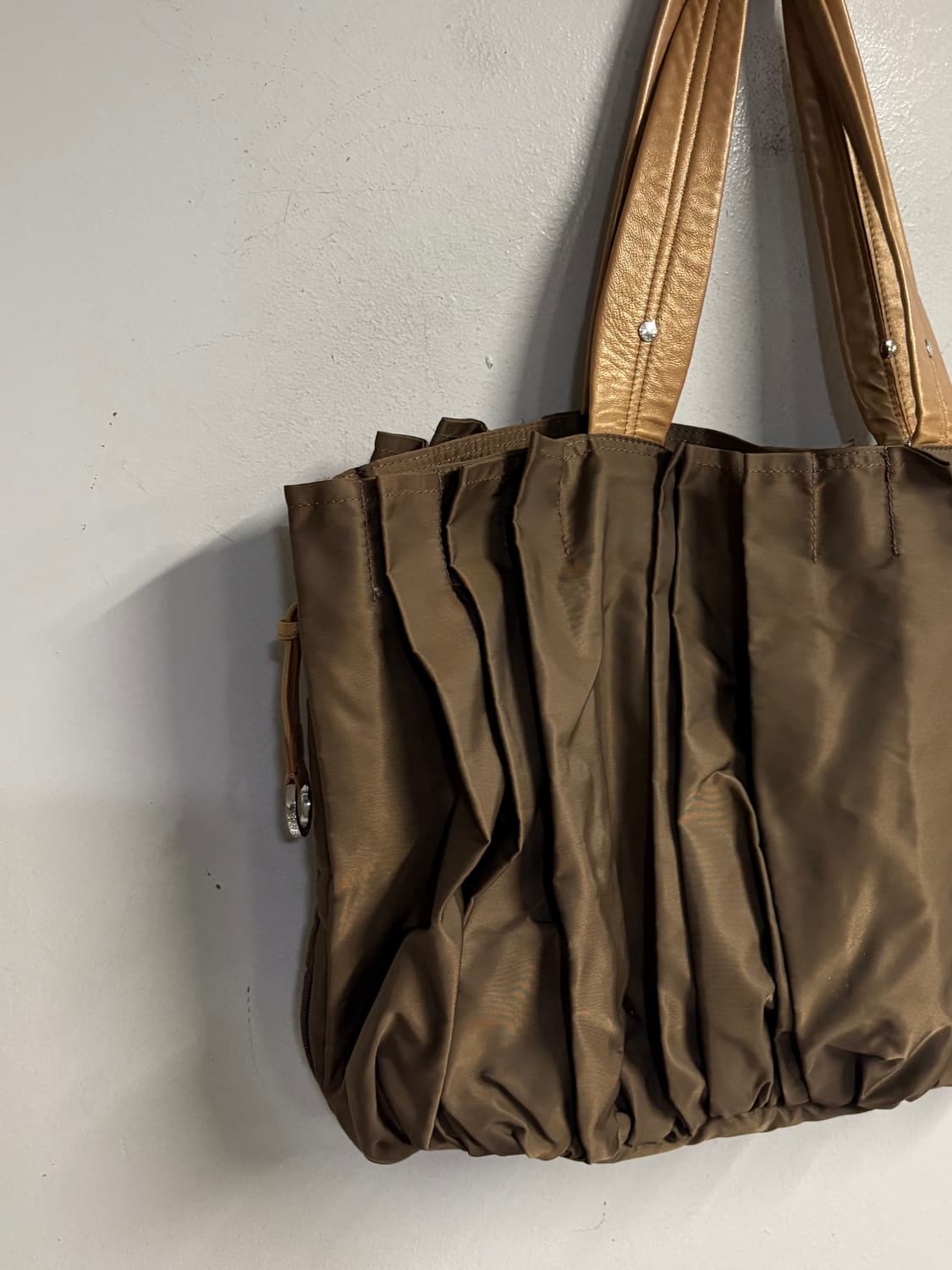 Y‘SACCS pleats ballon tote bag brown  상품이미지3