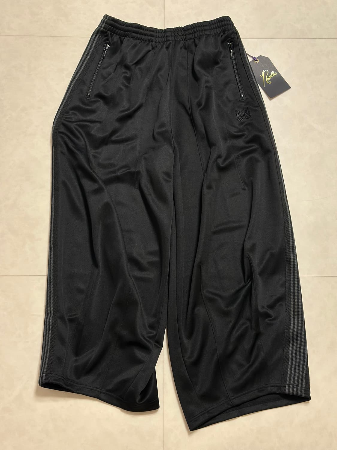 니들스 HD트랙팬츠 블랙 상품이미지1