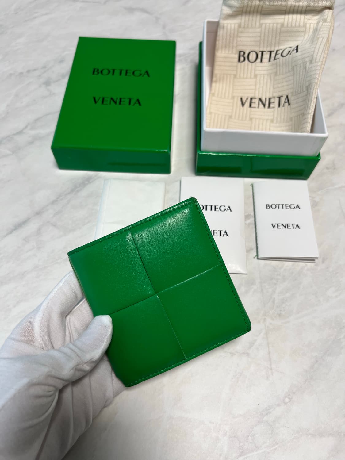 보테가베네타 슬림 폴더형 지갑 패러킷 상품이미지1