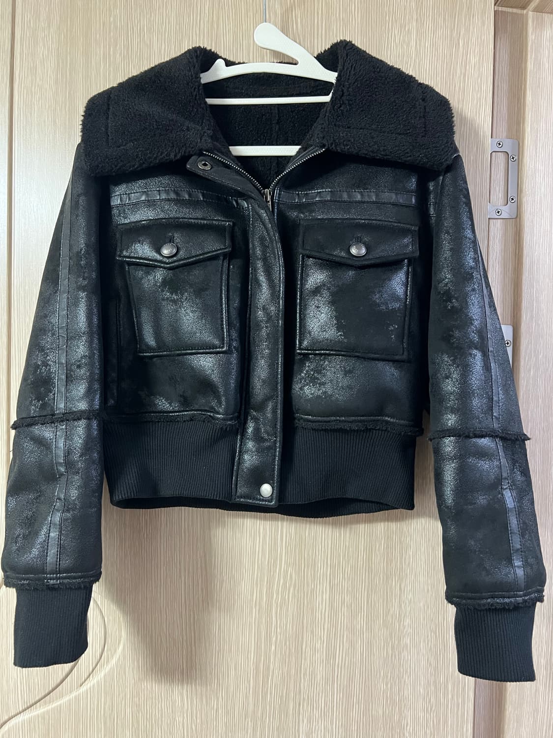 페일 제이드 크랙 스웨이드 시어링 재킷 블랙 상품이미지2