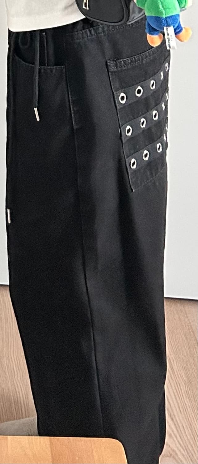 블랙 와이드 팬츠 아일렛 디테일 상품이미지2