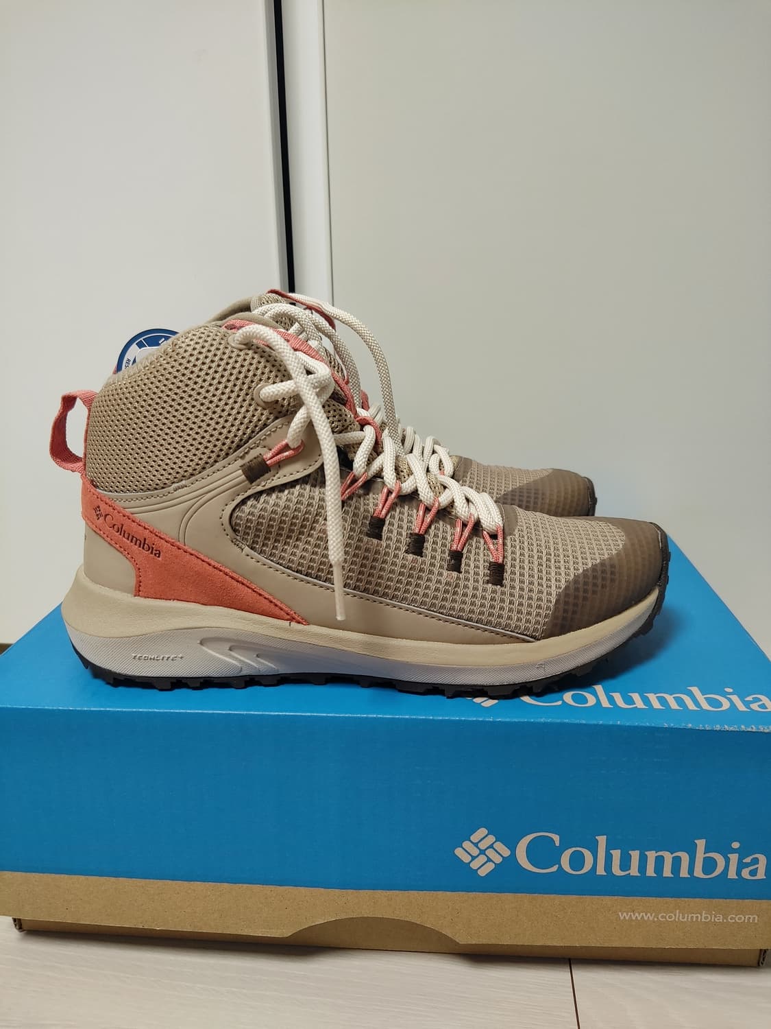 새상품 컬럼비아 트레킹화 상품이미지2