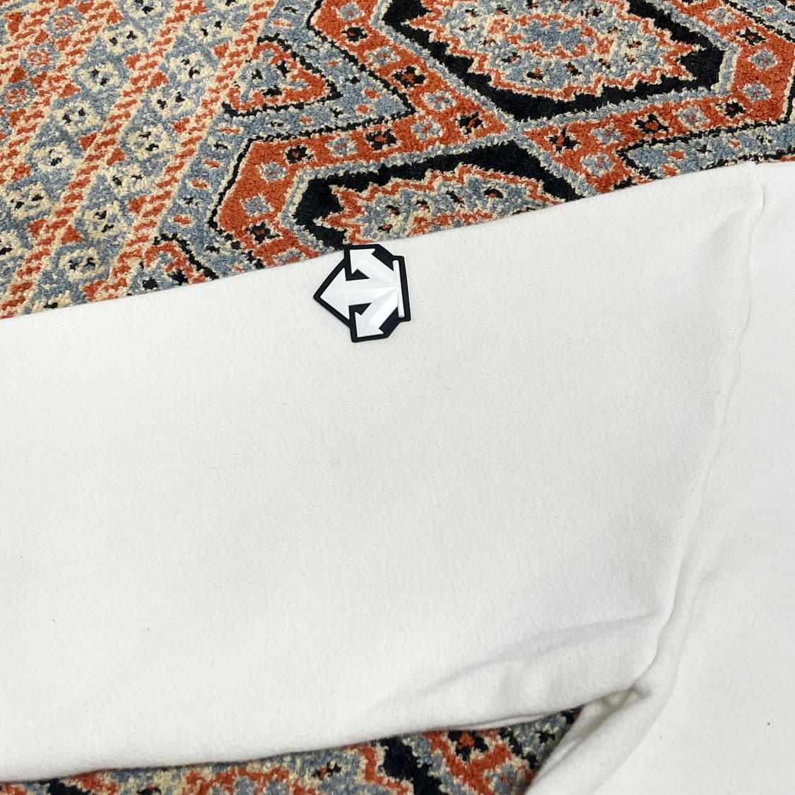  데상트 스펠로고 화이트 기모 맨투맨 남성XL 상품이미지3