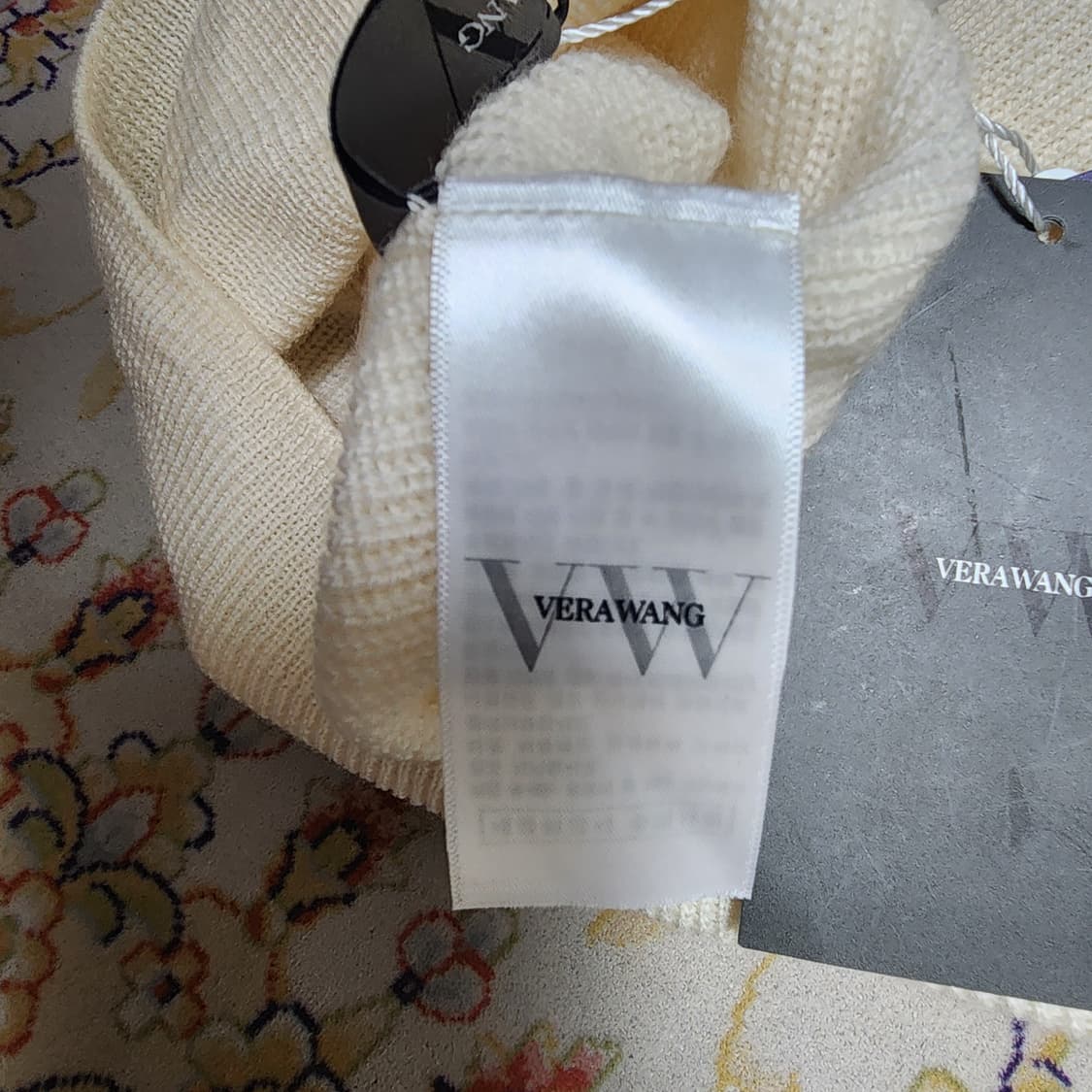 새상품) 베라왕 울100% 터틀넥 니트
95 상품이미지3