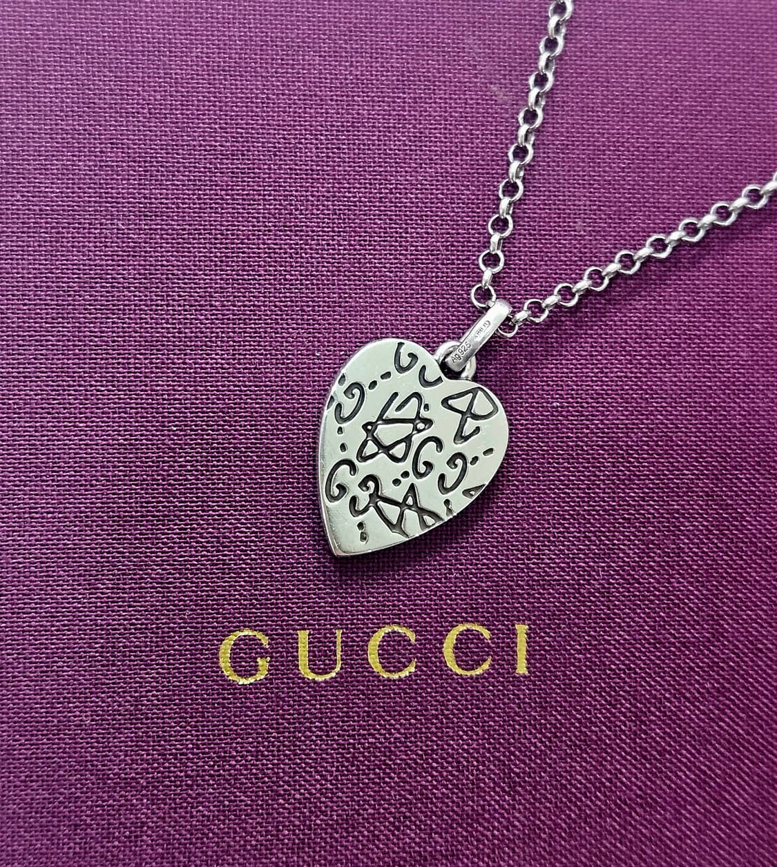 구찌 고스트 하트 목걸이 [남녀공용]
[정품/풀박스] 상품이미지1