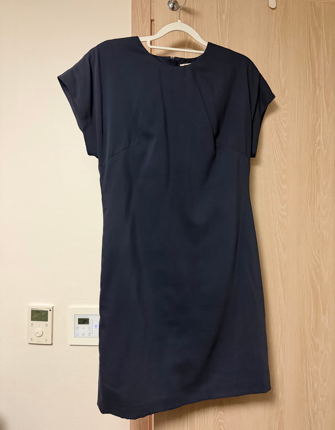 아크네 네이비원피스 상품이미지1