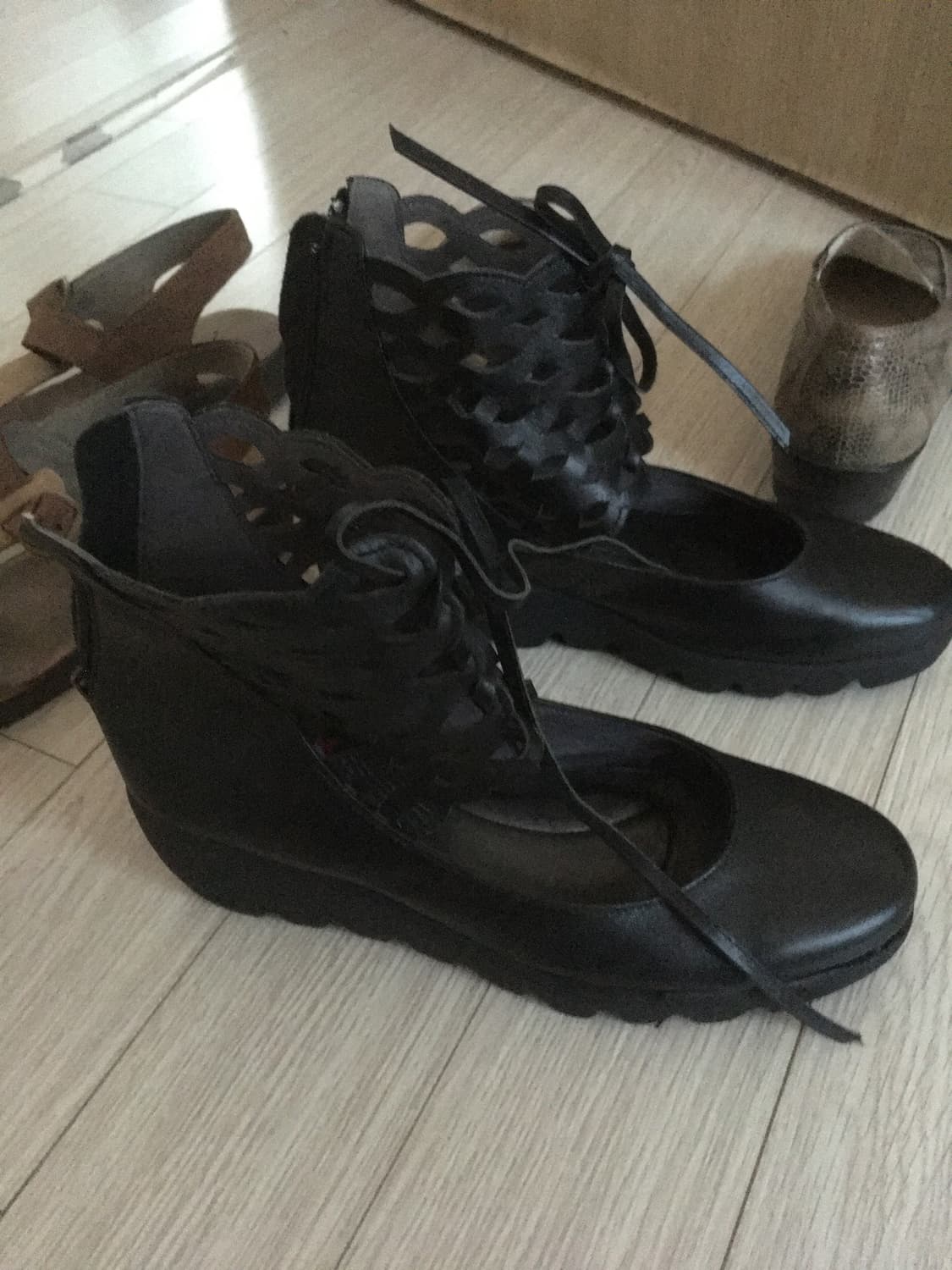 Cut-Out Lace Wedge heel 상품이미지7