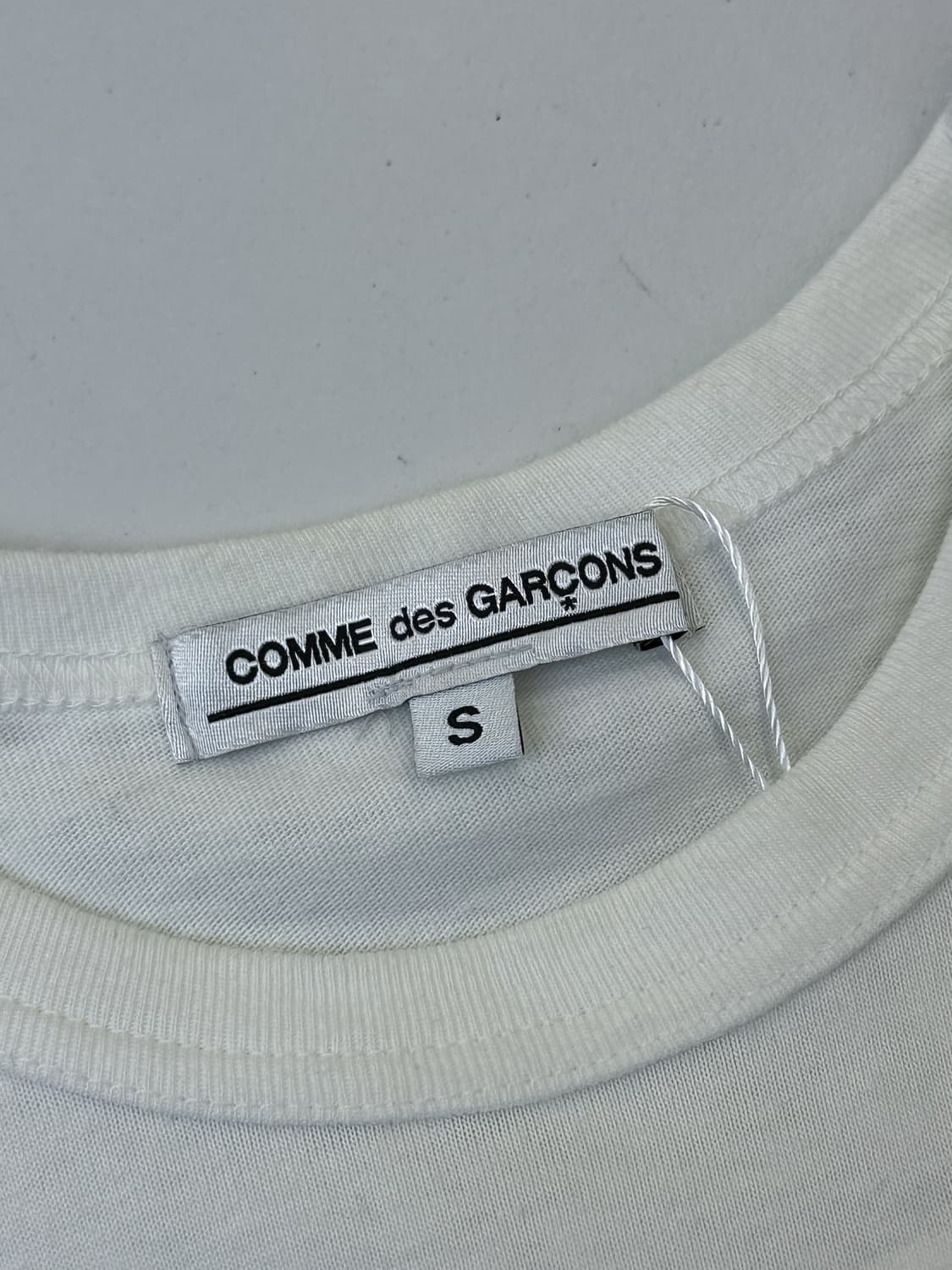 꼼데가르송 AD.2023 알리샤 예프 티셔츠 상품이미지4