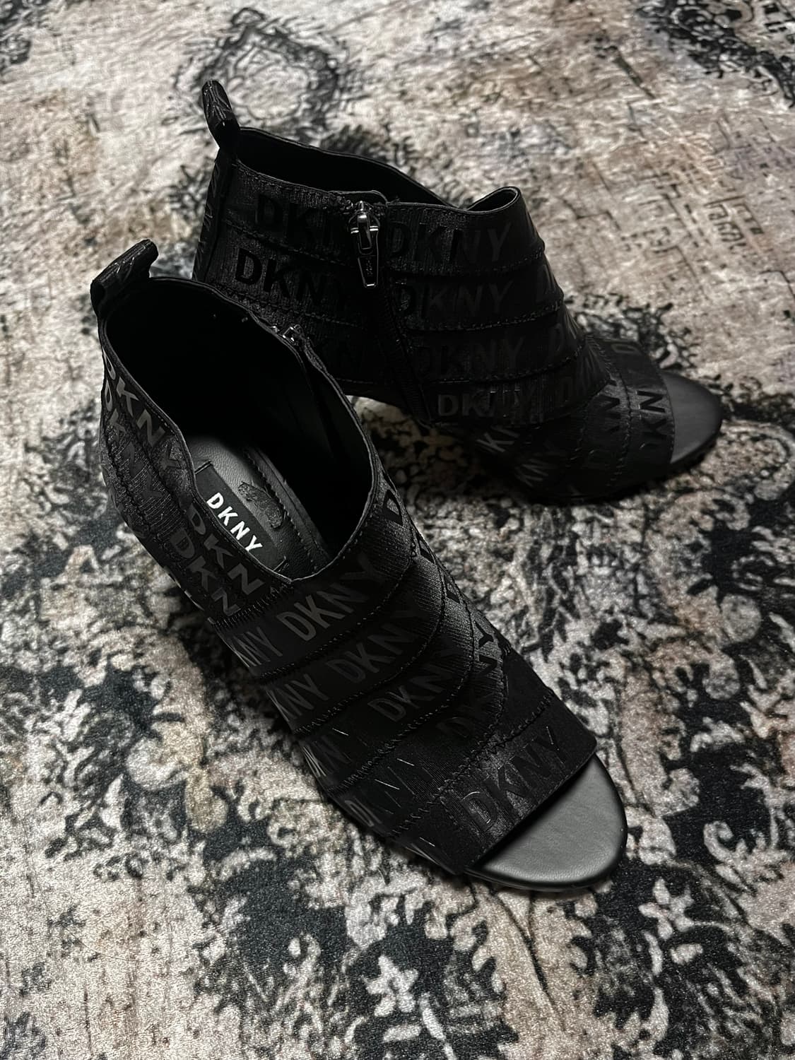 DKNY Issa Multi-Strap Sandal heels 235 상품이미지5