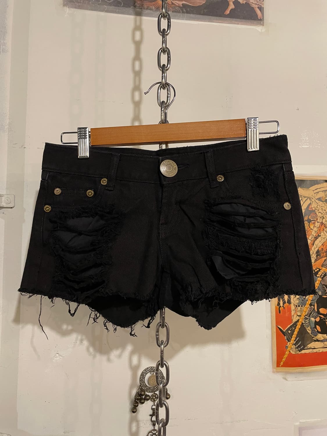murua 그런지 디스트로이드 자수 디테일 블랙 숏팬츠 상품이미지1