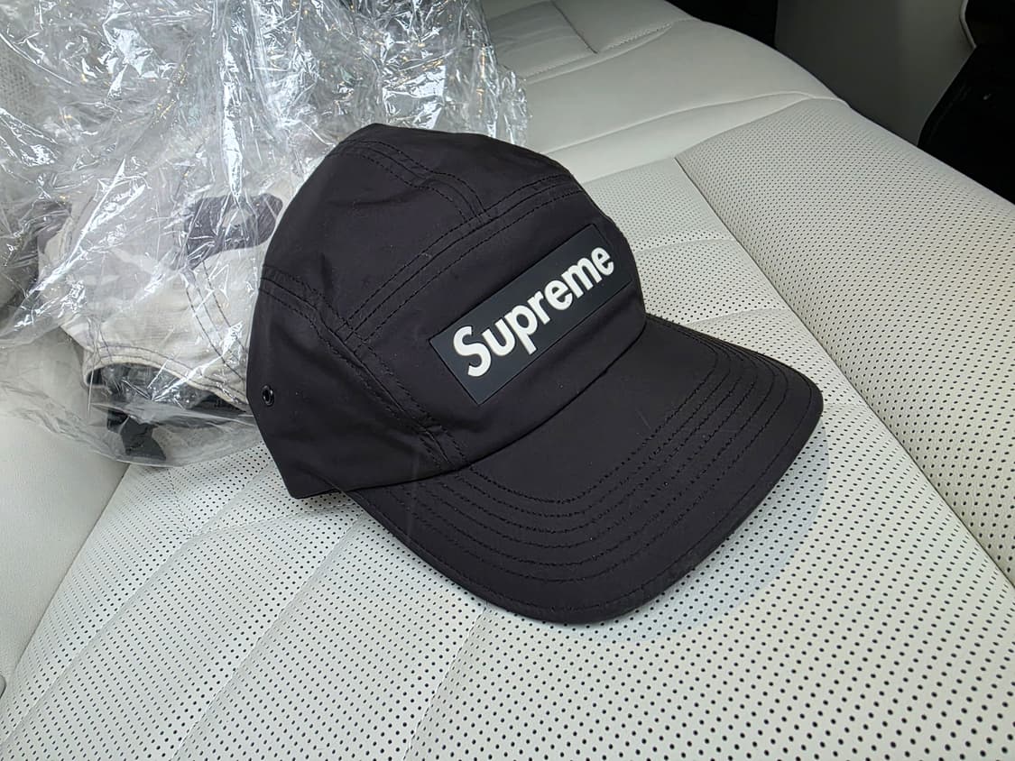 슈프림 20FW 인셋 러버로고 캠프캡 블랙 상품이미지2