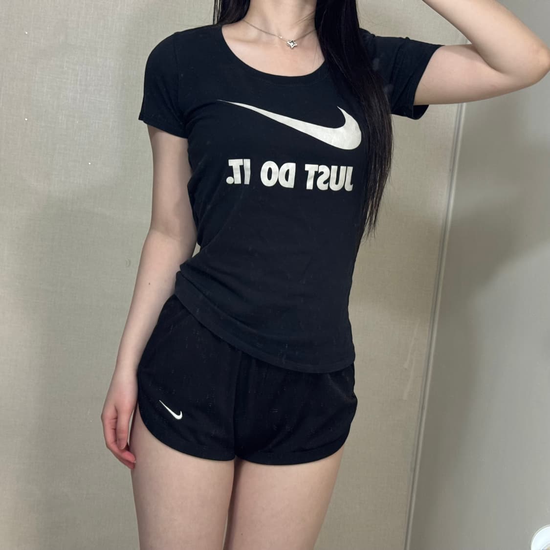 나이키 빅 스우시 저스트두잇 반팔티 🤍🖤 상품이미지3