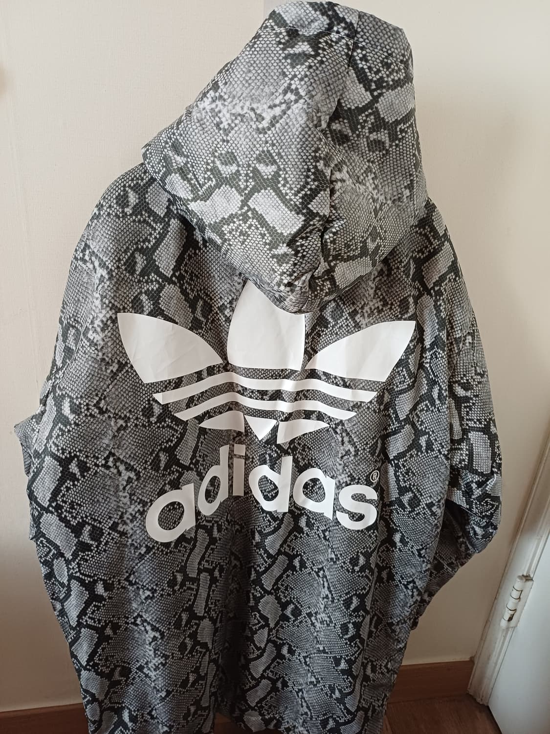 Adidas x Hyke python skin 패턴 플리스 자켓 상품이미지5