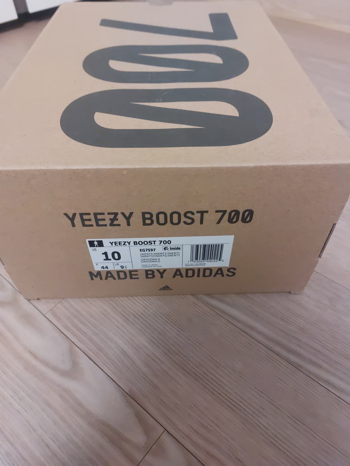 아디다스 이지 부스트 700 이너시아 상품이미지9