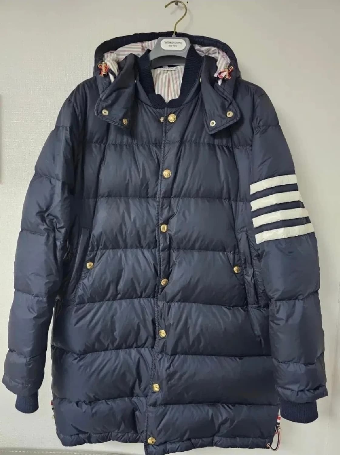 톰브라운 23fw 사선완장 롱패딩(1/100/오케이몰정품) 상품이미지2