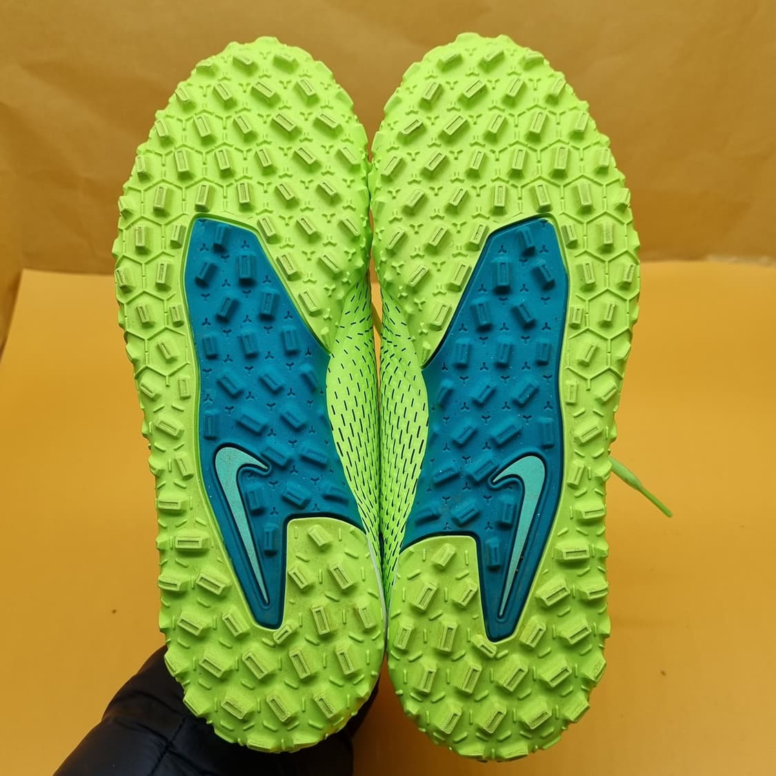 나이키 팬텀 GT. 풋살화240. 상품이미지3