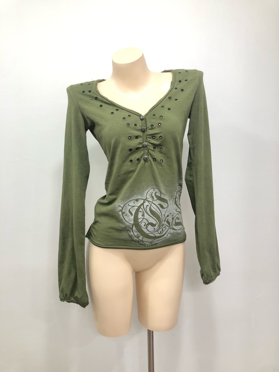 calvin klein y2k graphic khaki long slee 상품이미지1