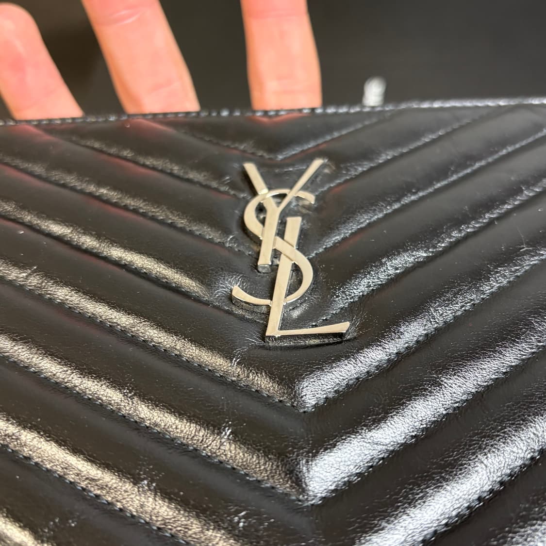 입생로랑 마틀라세 클러치 M사이즈 은장 상품이미지3