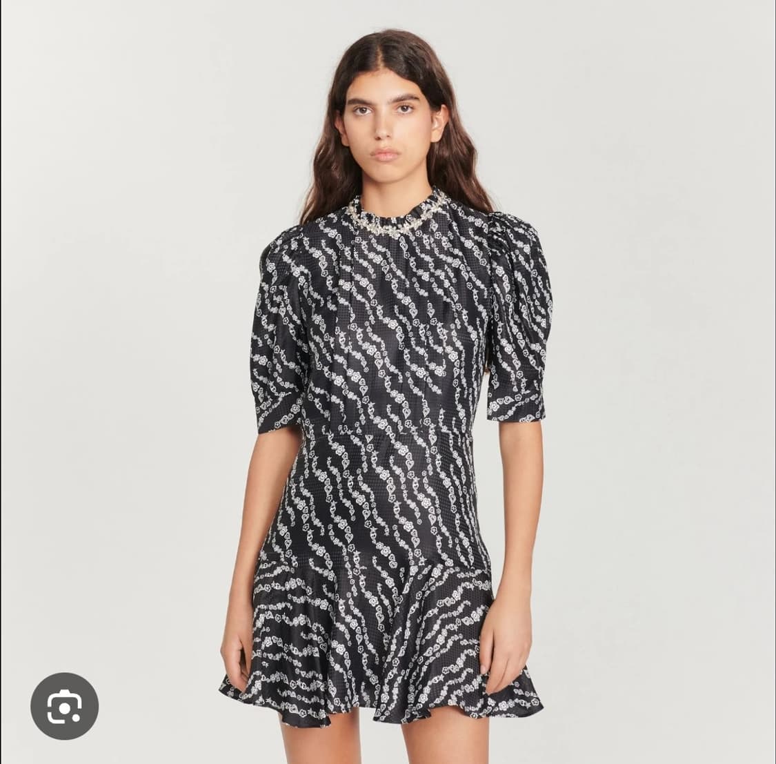 산드로 하트 플라워 패턴 프릴넥 미니 원피스 36사이즈 상품이미지1