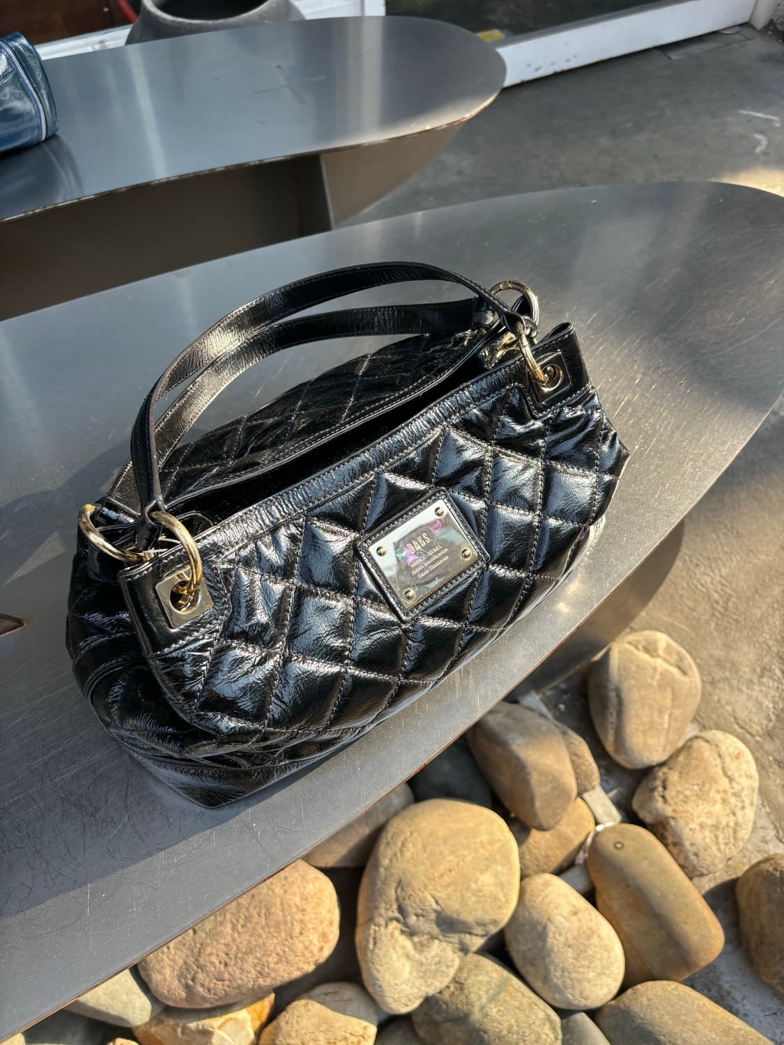 Daks 클래식 퀼팅 페이턴트 레더 숄더백 상품이미지1