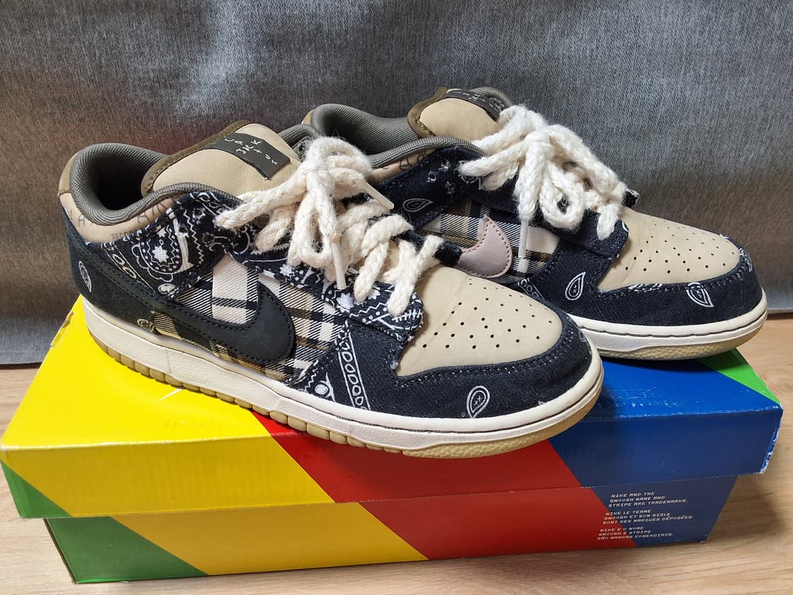 나이키 x 트래비스 스캇 SB 덩크 로우 상품이미지2