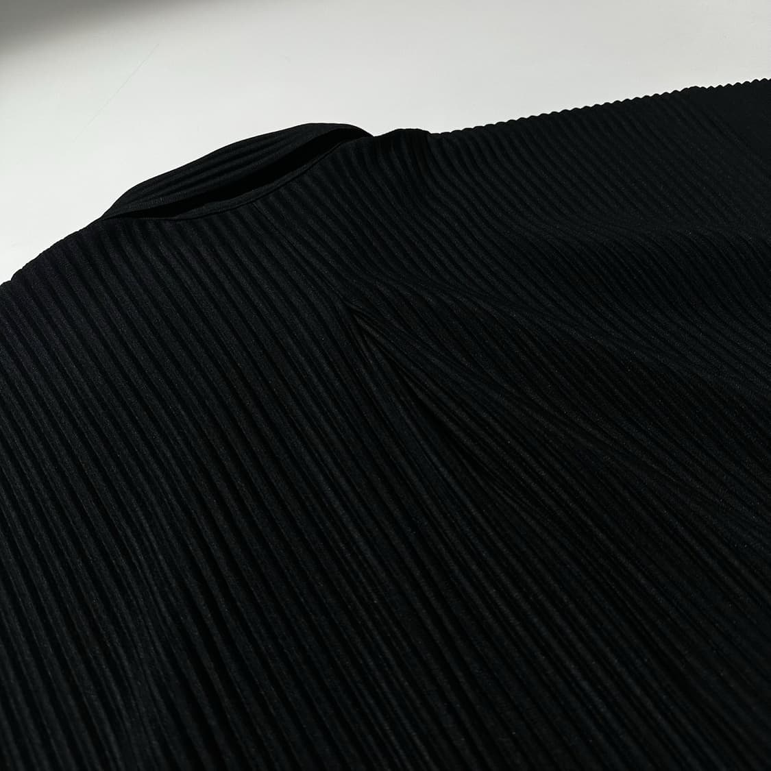 (매장판) 23ss 이세이 미야케 옴므 플리세 플리츠 반팔 셔츠 블랙 상품이미지6