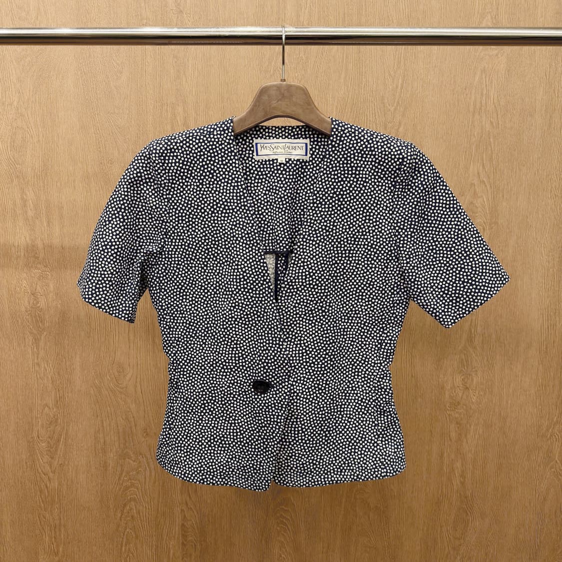 입생로랑 반팔 자켓 H라인 미디 스커트 셋업 도트 패턴 디테일 네이비 상품이미지2