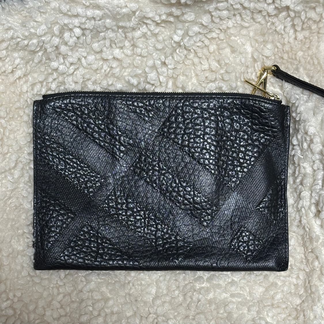 정품 버버리 블랙 가죽 체크 음각 클러치백 상품이미지3