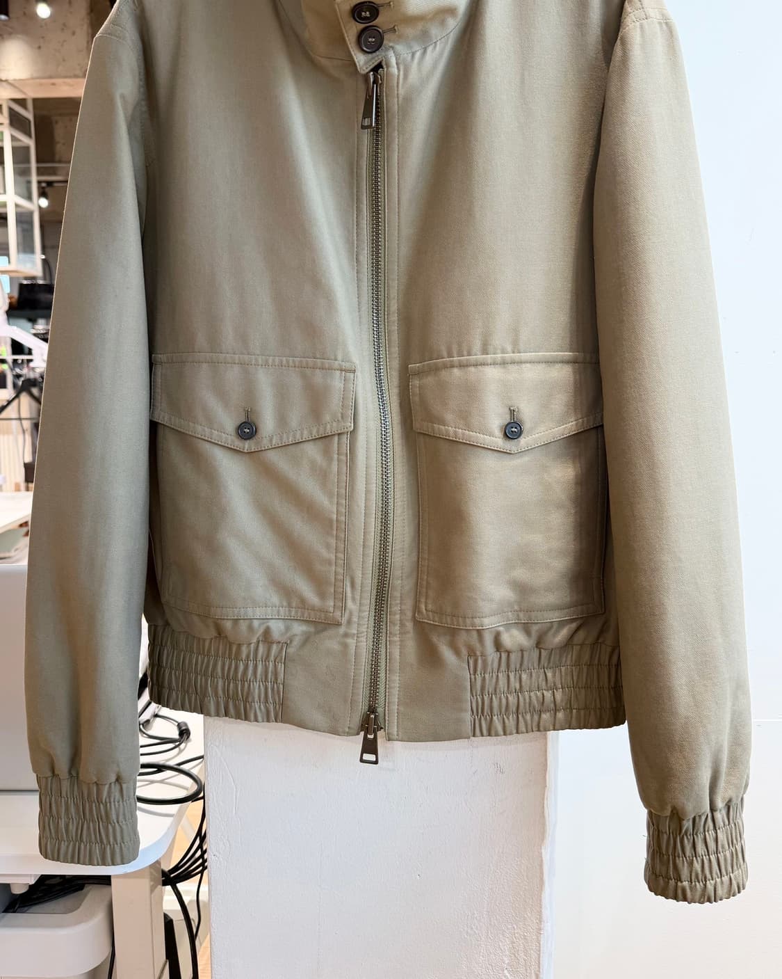 아미 카키 코튼 혼방 바라쿠타 봄버 자켓 상품이미지6