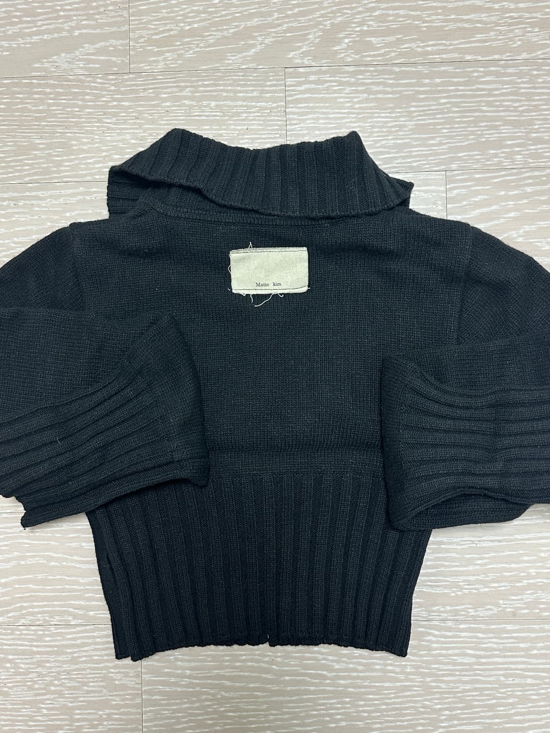 마뗑킴 칼라 볼륨 가디건 블랙 상품이미지4