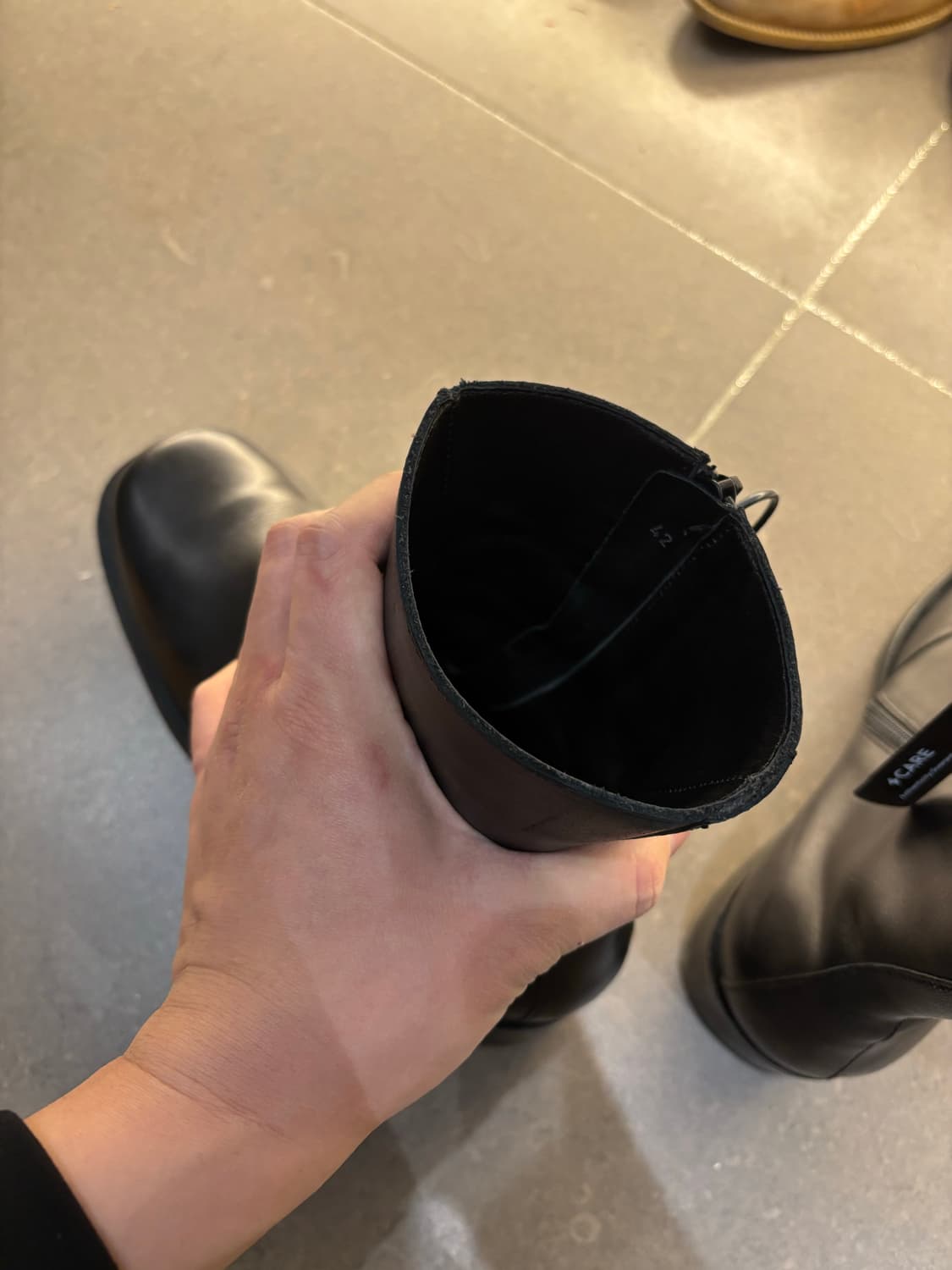 아워레가시 카미온 블랙 42 팝니다 상품이미지7