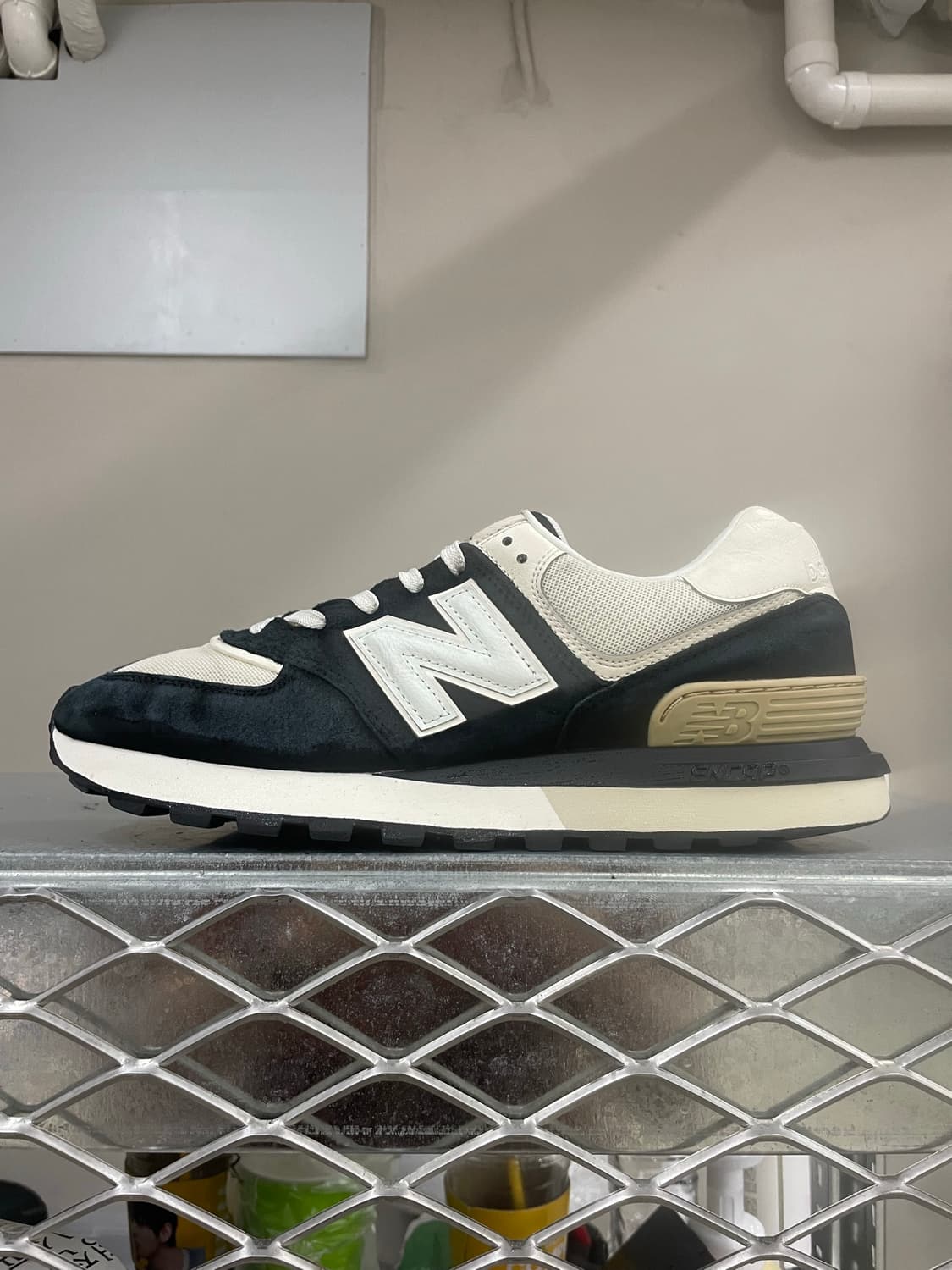 뉴발란스 574 레거시 블랙 앙고라 300 상품이미지1