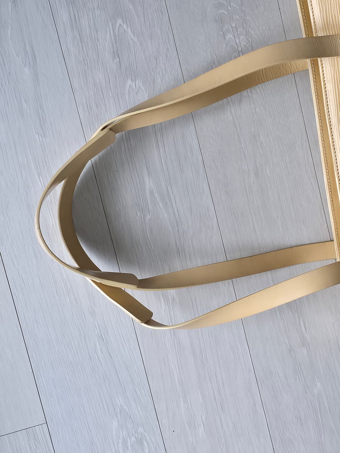 루이비통 에삐 에피레더 숄더백 크로와젯gm 옐로우 상품이미지3