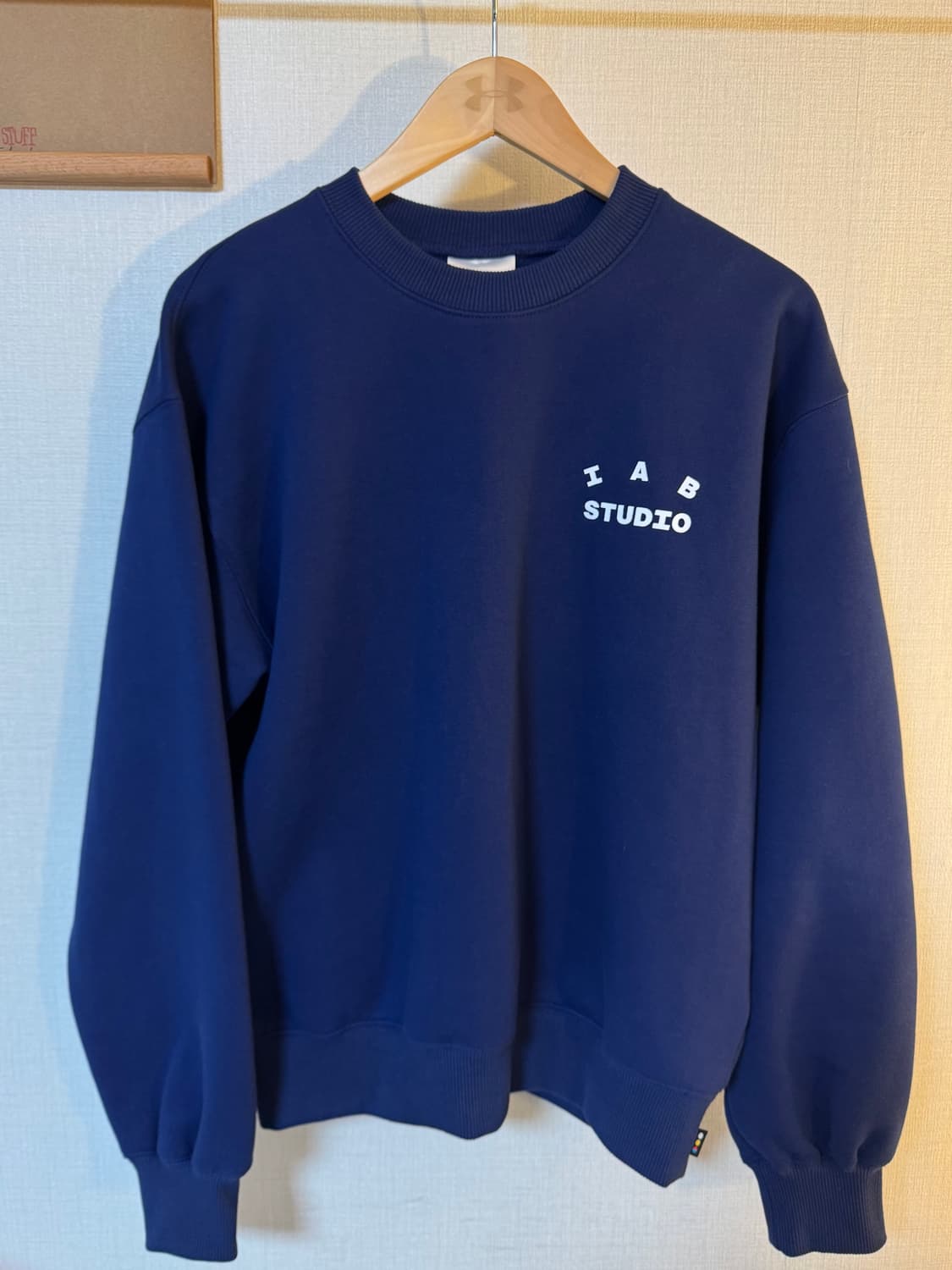 [M]아이앱 스튜디오 오리지널 스웨트셔츠 맨투맨 네이비 상품이미지1