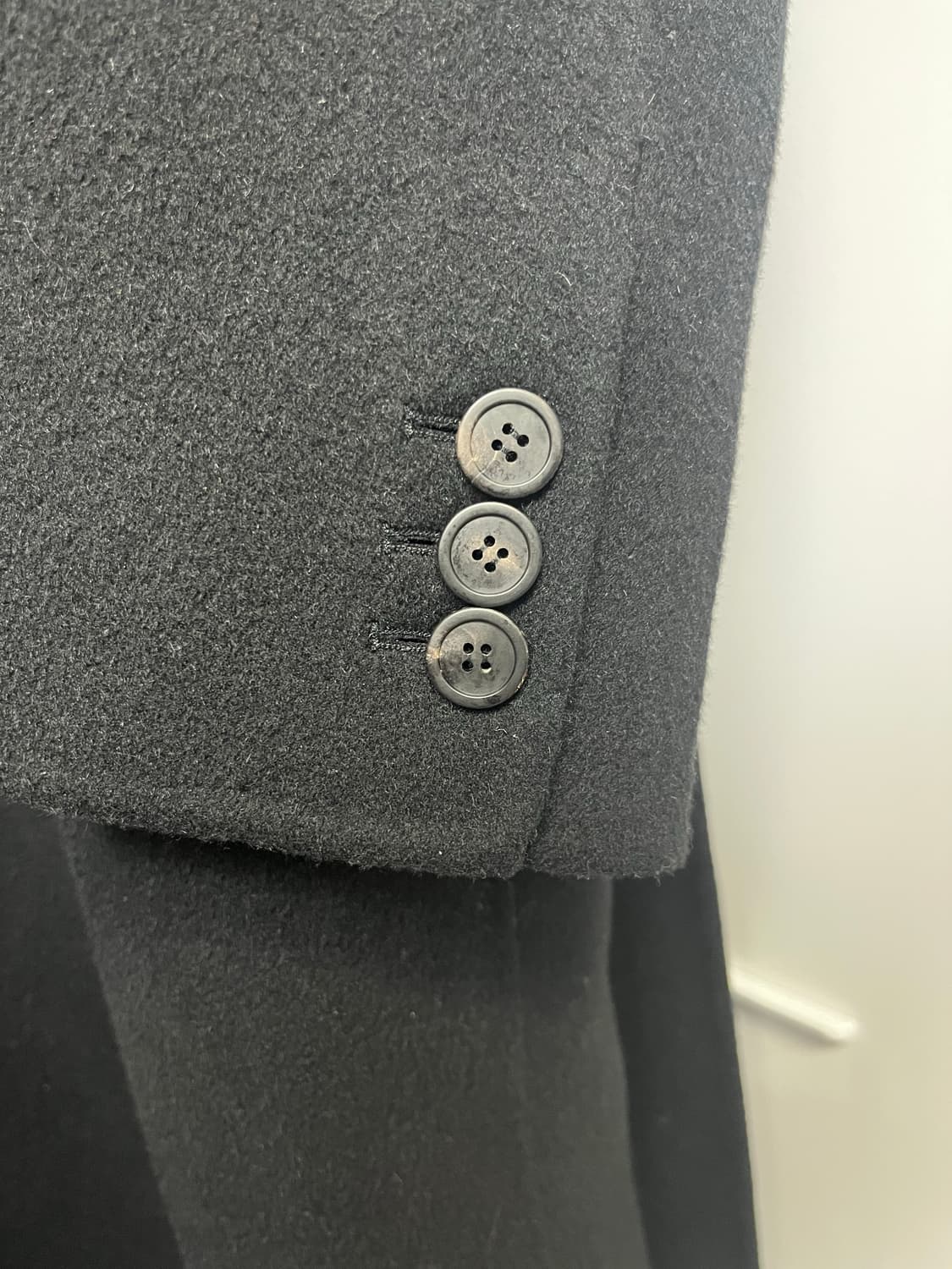 솔리드옴므 23fw 블랙 캐시미어 핸드메이드 로브 코트 46사이즈 상품이미지4