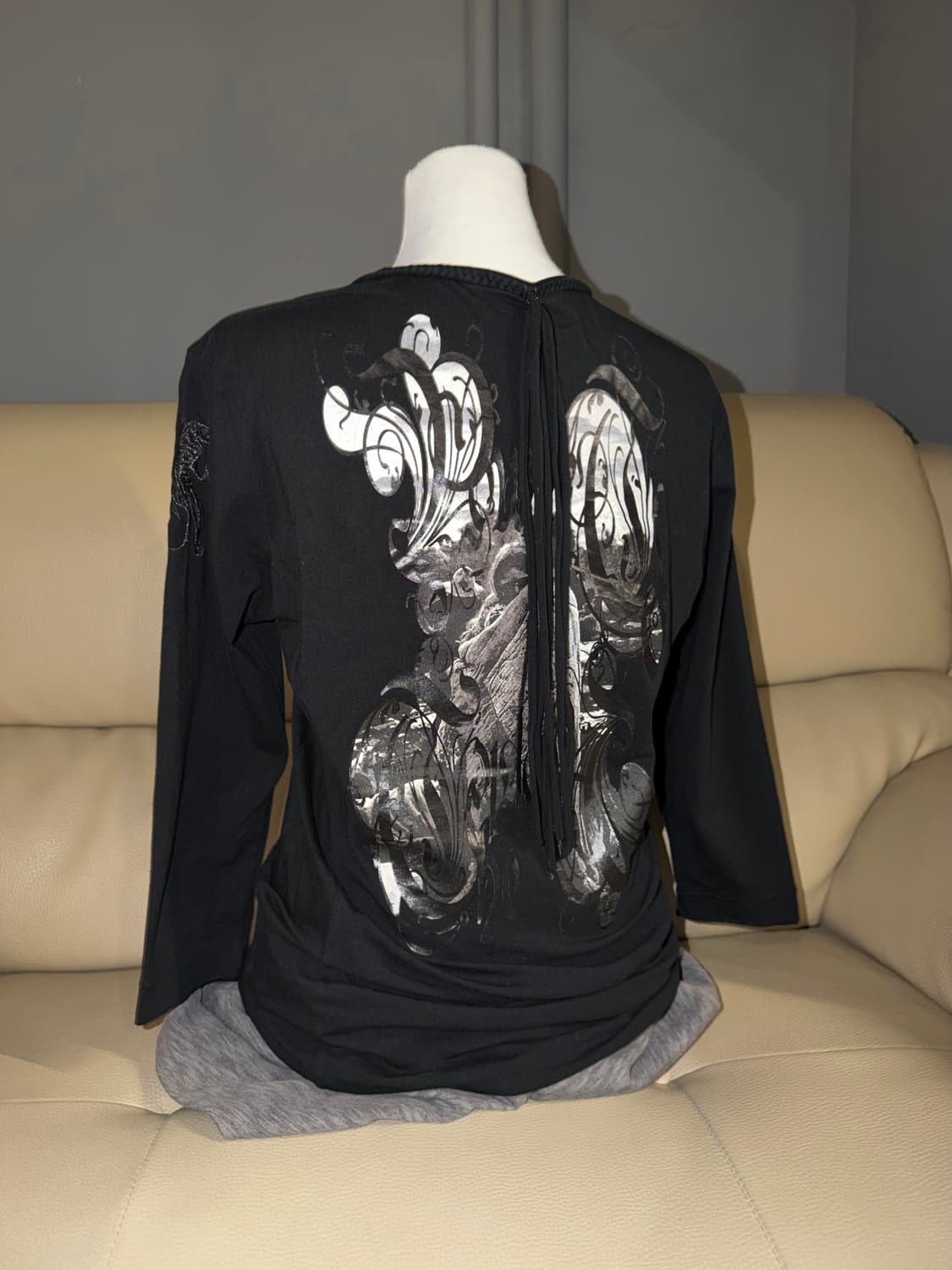 back printing v-neck sleeve top 상품이미지1
