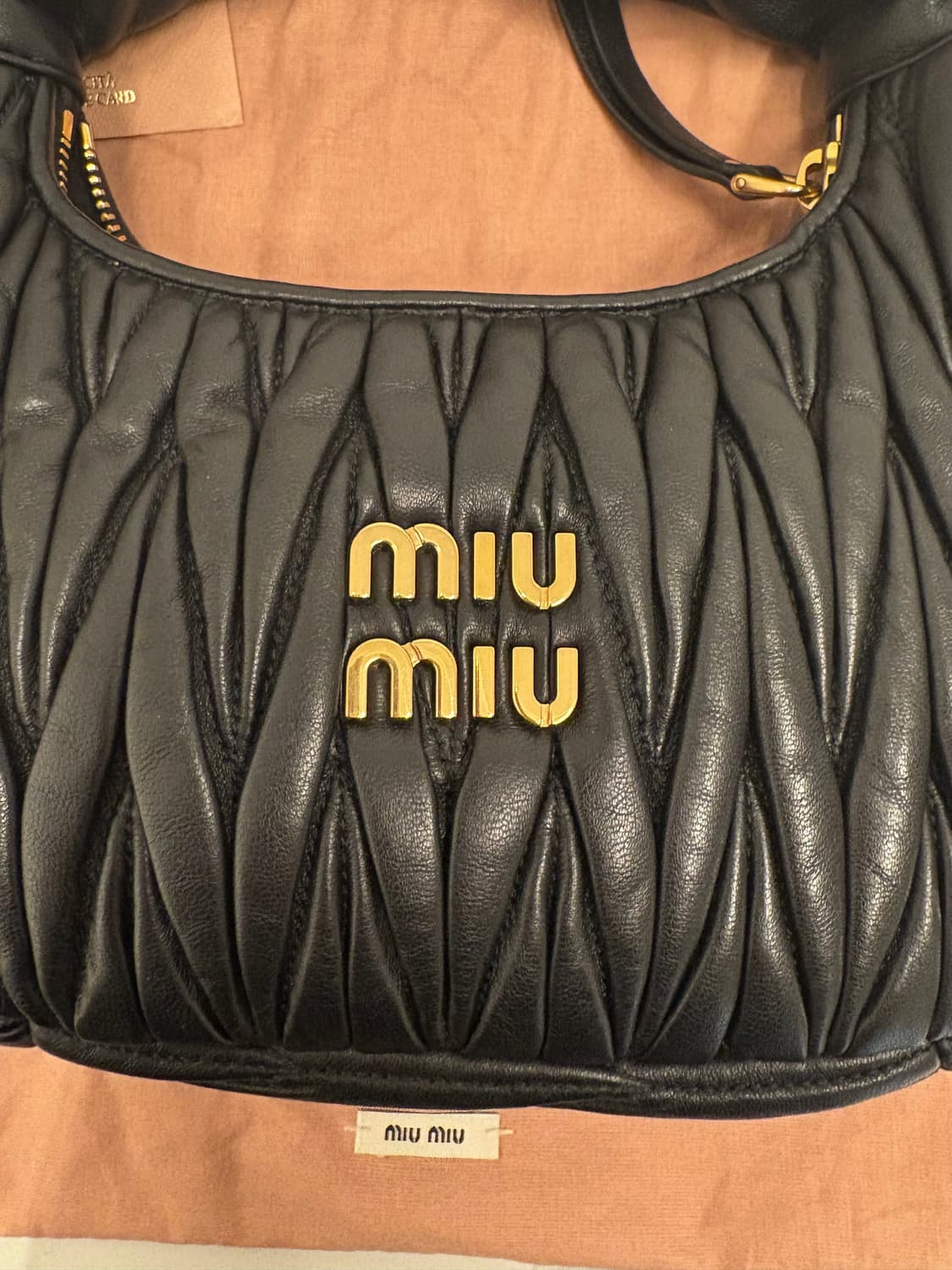 미우미우 완더 스몰 레더 호보백 상품이미지5