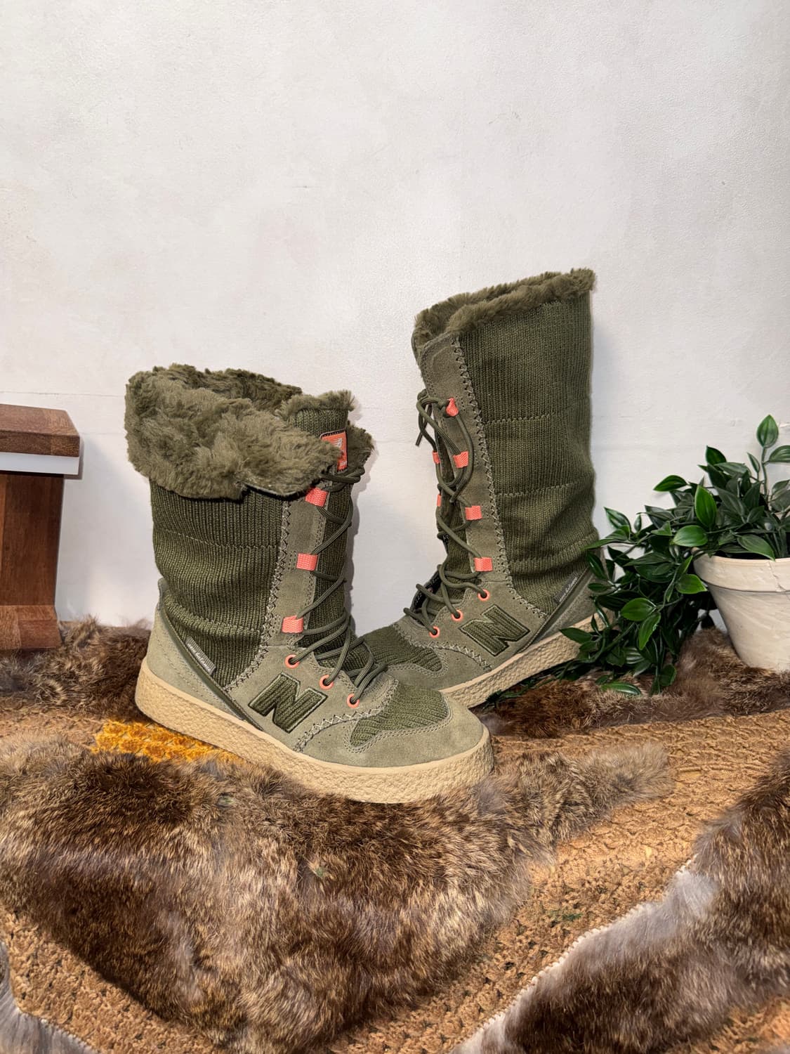New Balance khaki knit fur boots 상품이미지2
