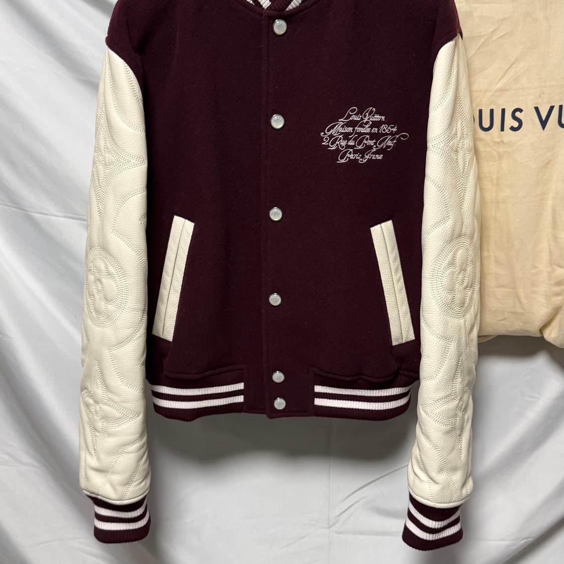 [S+급/52] 루이비통 엠브로이더드 바시티자켓 버건디 상품이미지3