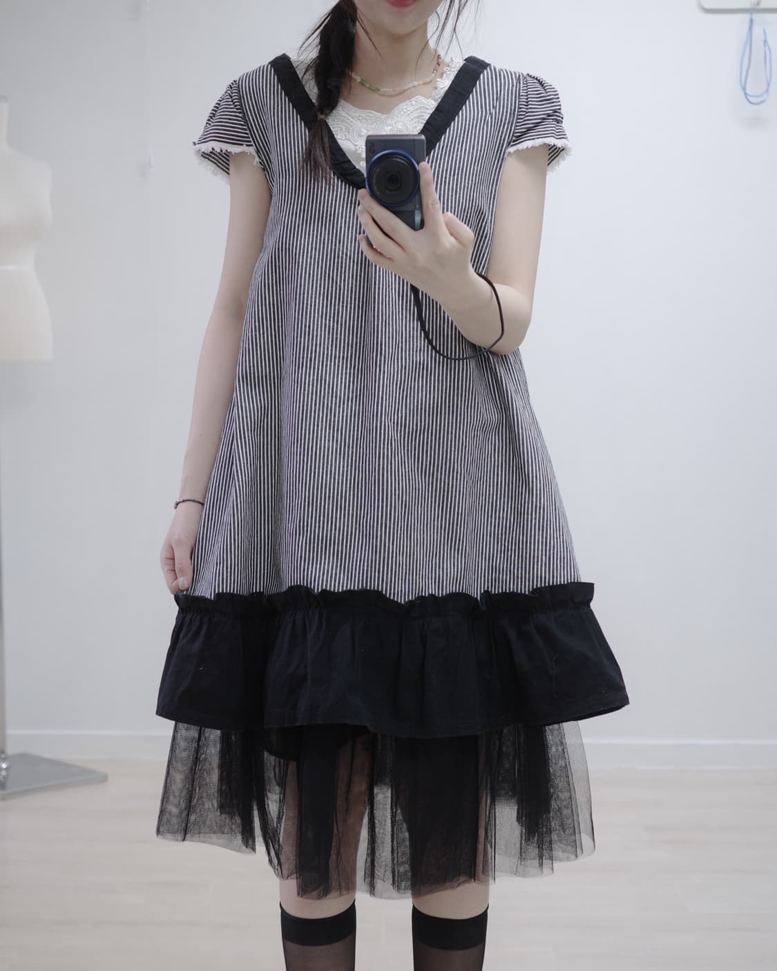 Stripped frill V-neck one-piece 상품이미지5