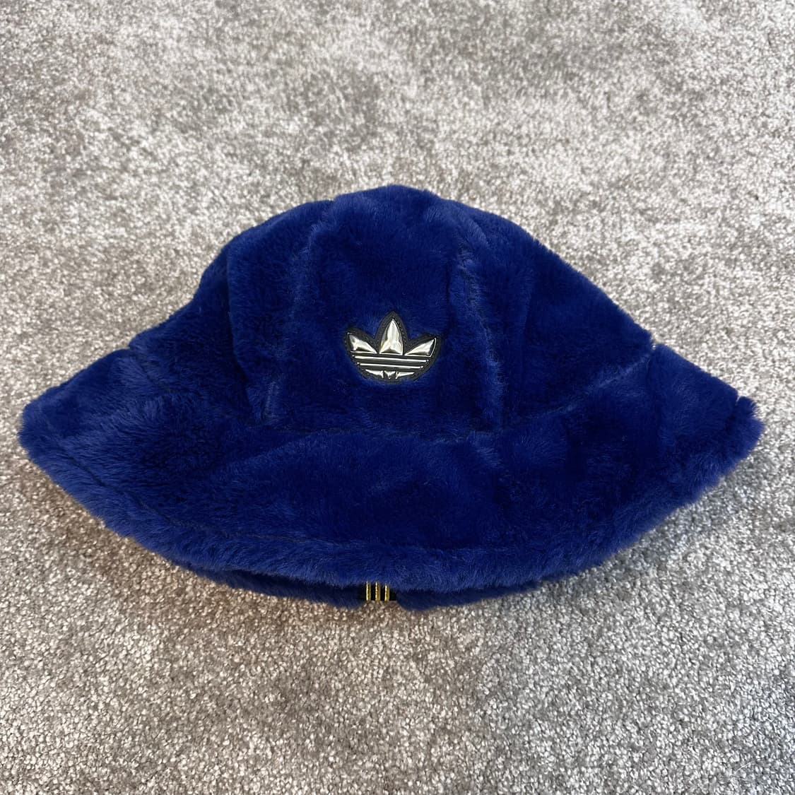  아디다스 오리지널스 페이크 퍼 블루 버킷햇F 상품이미지2