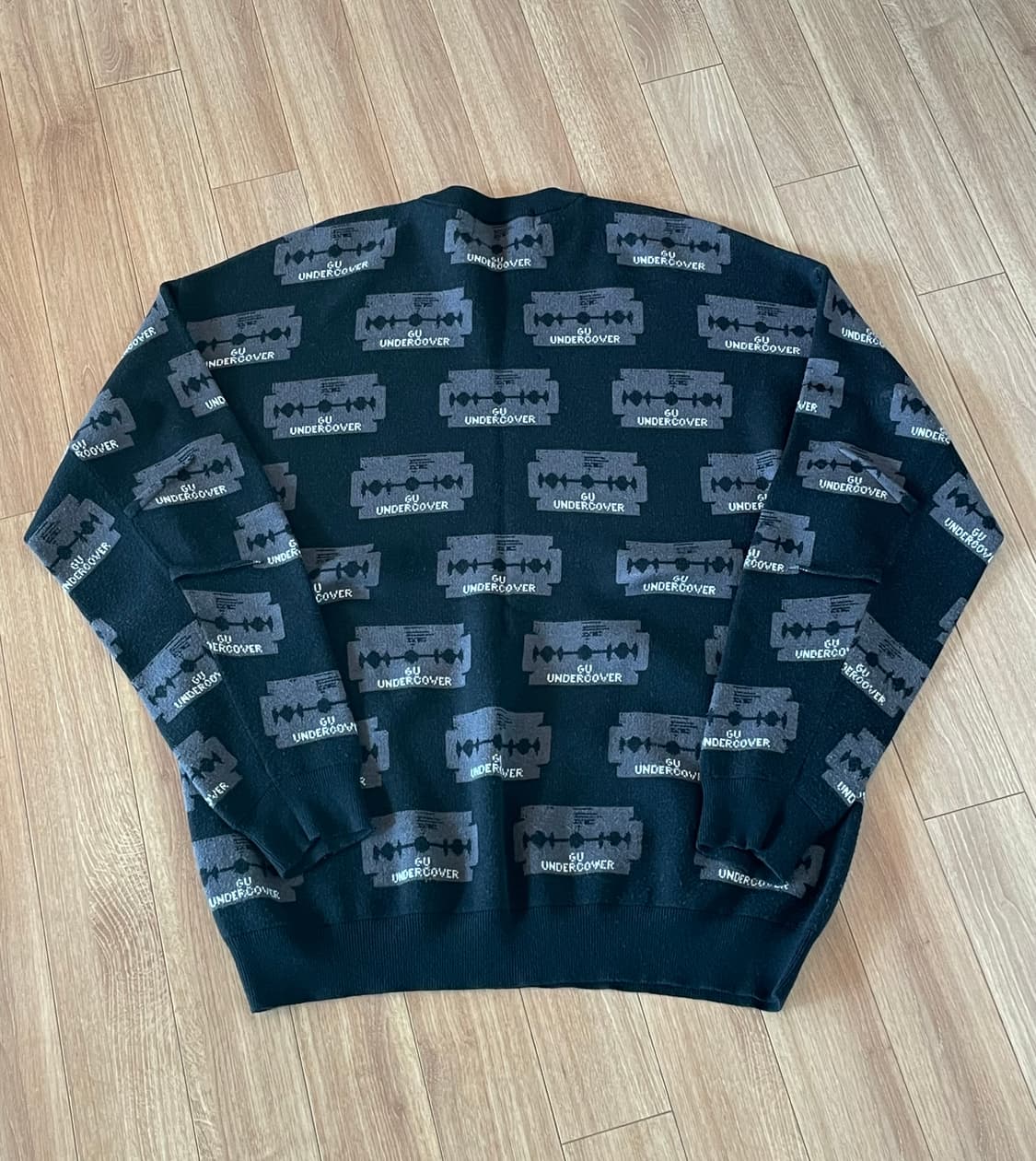 지유 x 언더커버 니트 상품이미지3
