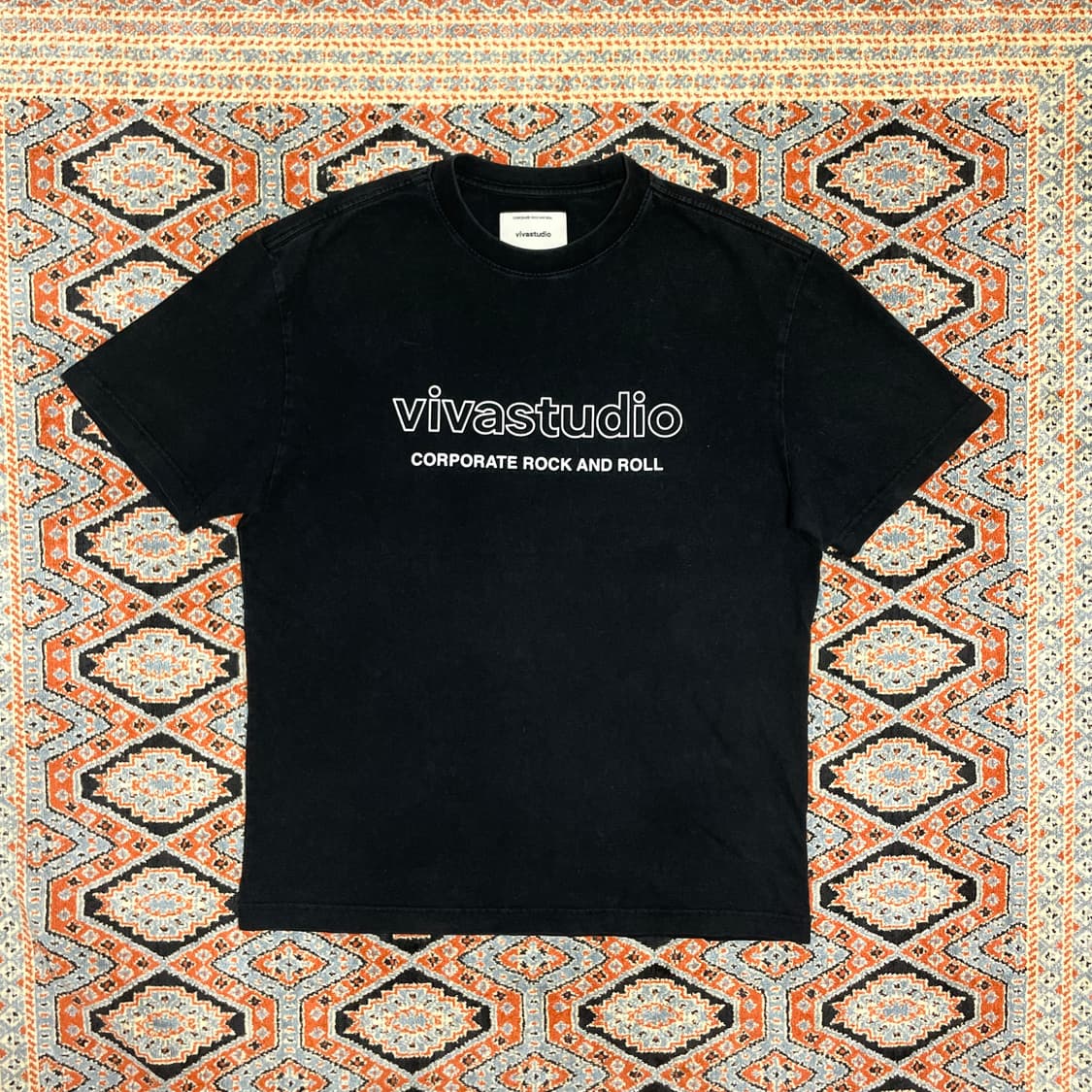 비바스튜디오 스펠로고 블랙 반팔티셔츠 남성M 상품이미지1