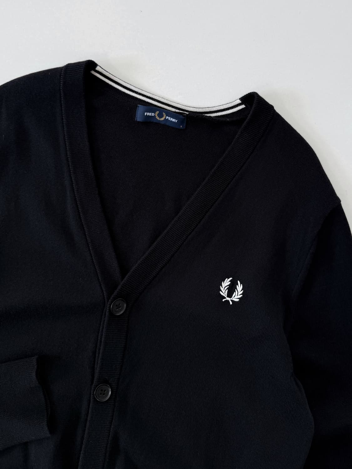 프레드페리 루즈핏 블랙 클래식 메리노 울 가디건 상품이미지2