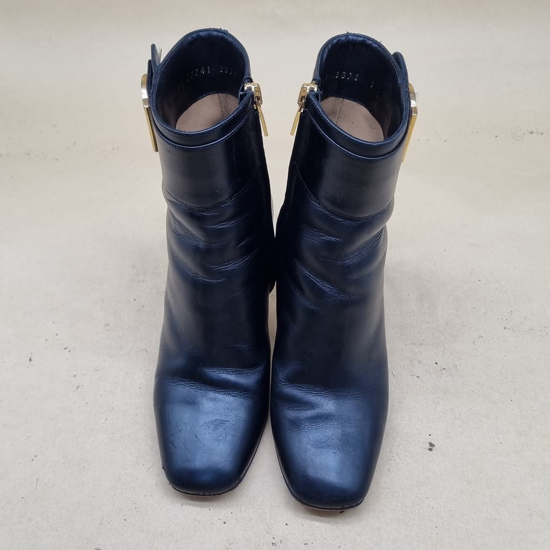 페라가모 블랙 레더 여성 앵클 부츠 5C 220 굽8.5 상품이미지2