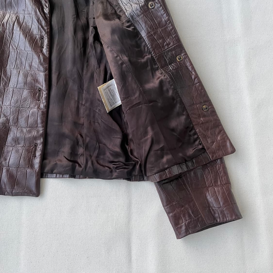 00s 엠포리오 아르마니 크로커 엠보 레더 크롭 자켓 상품이미지6